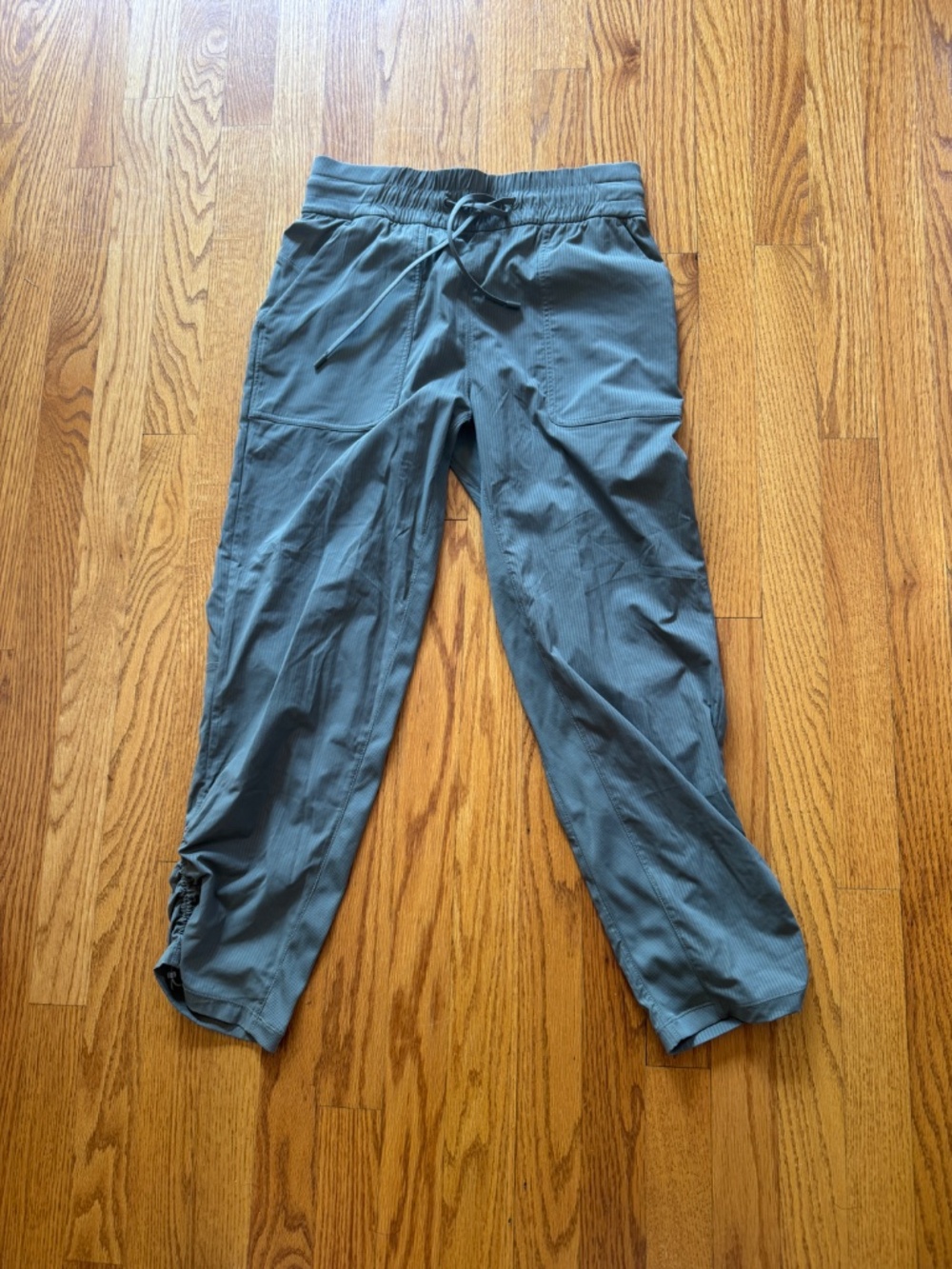 Lululemon Women’s Lightweight Drawstring Jogger Pants - black size 6